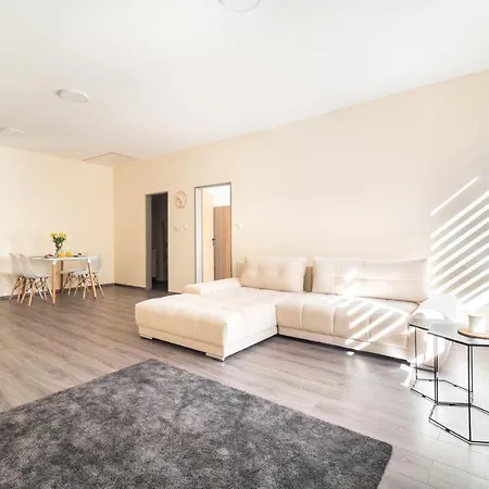 Balaton アパート *